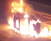 بالفيديو: فجر اليوم - احتراق مركبة بعد انقلابها في شاطئ الريف بيافا 